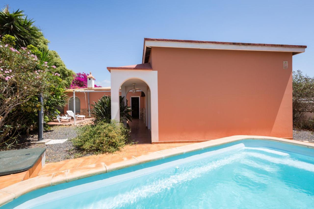 Home2Book Quiet Villa With Private Pool Triquivijate Exterior foto